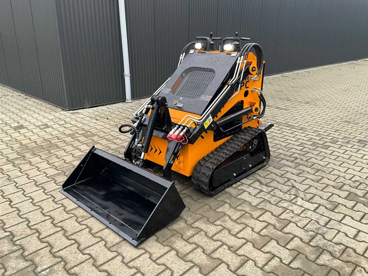 DPC HT-320 - Kompaktlader: das Bild 1 DPC HT-320 - Kompaktlader: das Bild 1