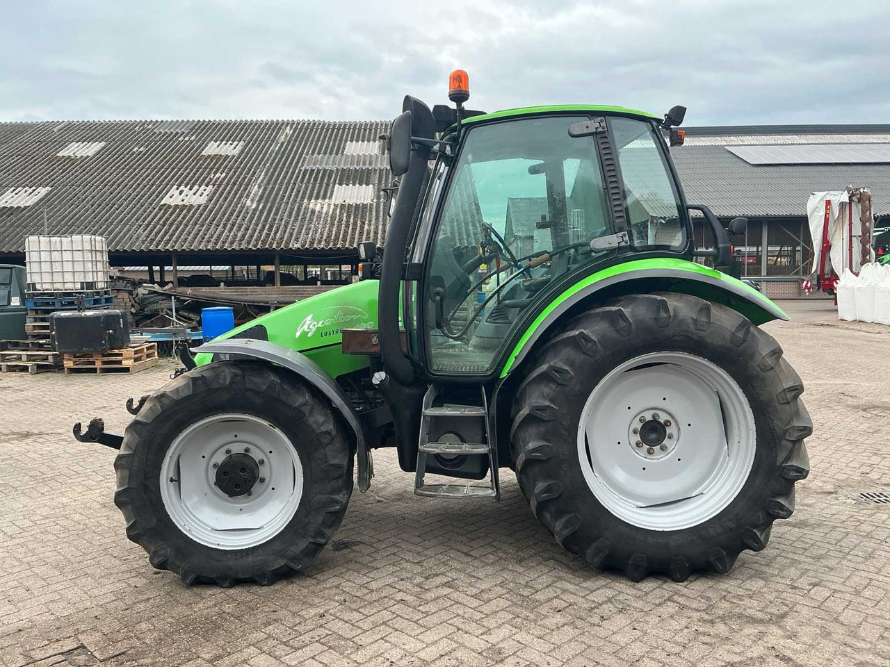 Deutz-fahr Agrotron 100 - Traktor: das Bild 2 Deutz-fahr Agrotron 100 - Traktor: das Bild 2
