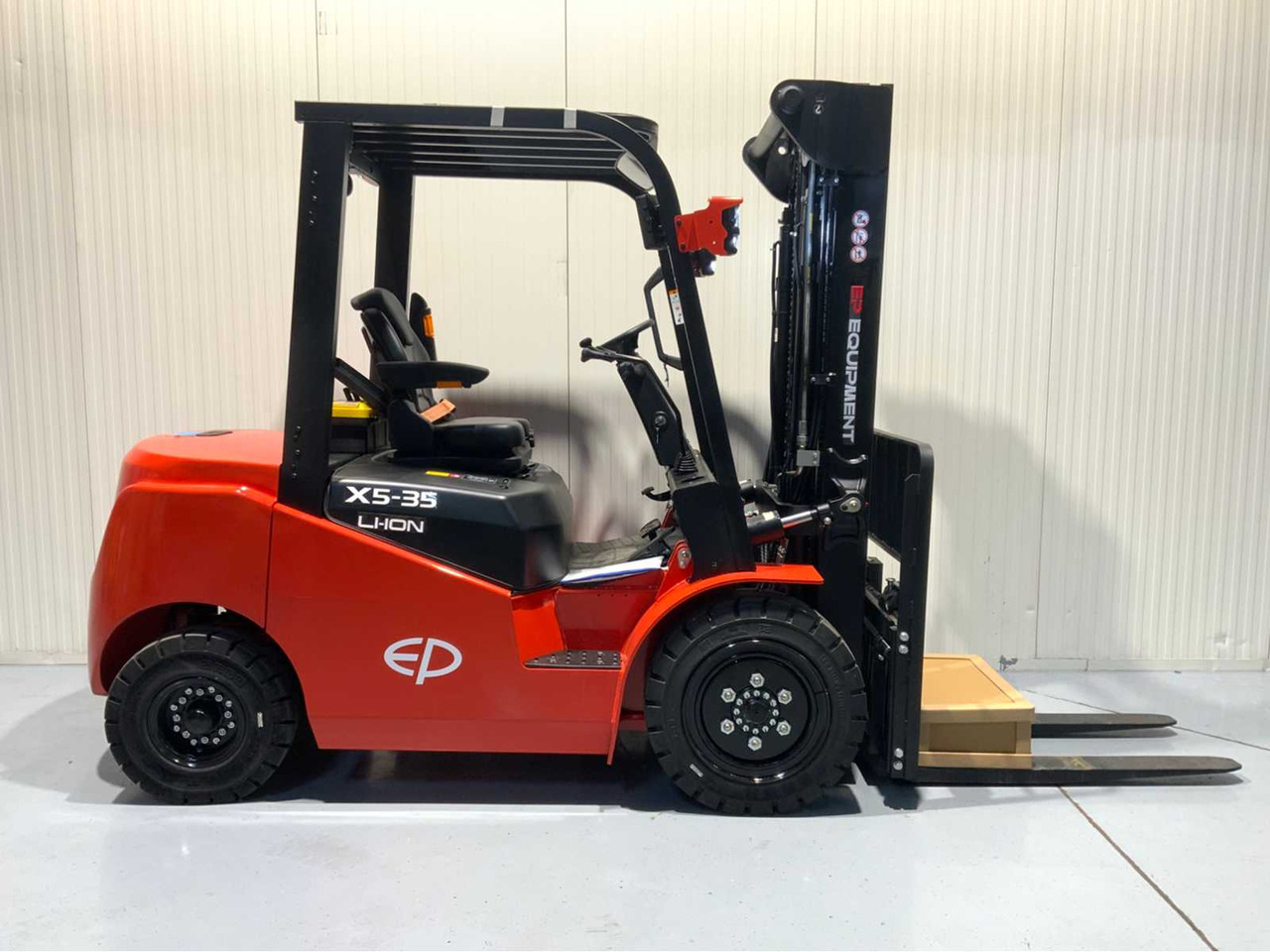 EP 3500KG LIFTING CAPACITY- 4.8 METER PLYWOOD, FREE-LIFT, SIDE-SHIFT FORKLIFT - Gabelstapler: das Bild 5 EP 3500KG LIFTING CAPACITY- 4.8 METER PLYWOOD, FREE-LIFT, SIDE-SHIFT FORKLIFT - Gabelstapler: das Bild 5