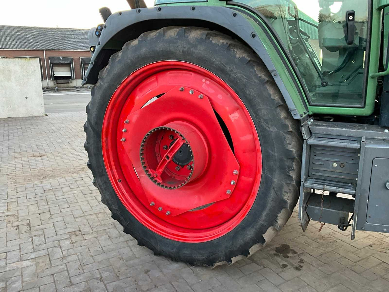 Traktor FENDT ALL-WHEEL DRIVE AGRICULTURAL TRACTOR (C): das Bild 13 Traktor FENDT ALL-WHEEL DRIVE AGRICULTURAL TRACTOR (C): das Bild 13