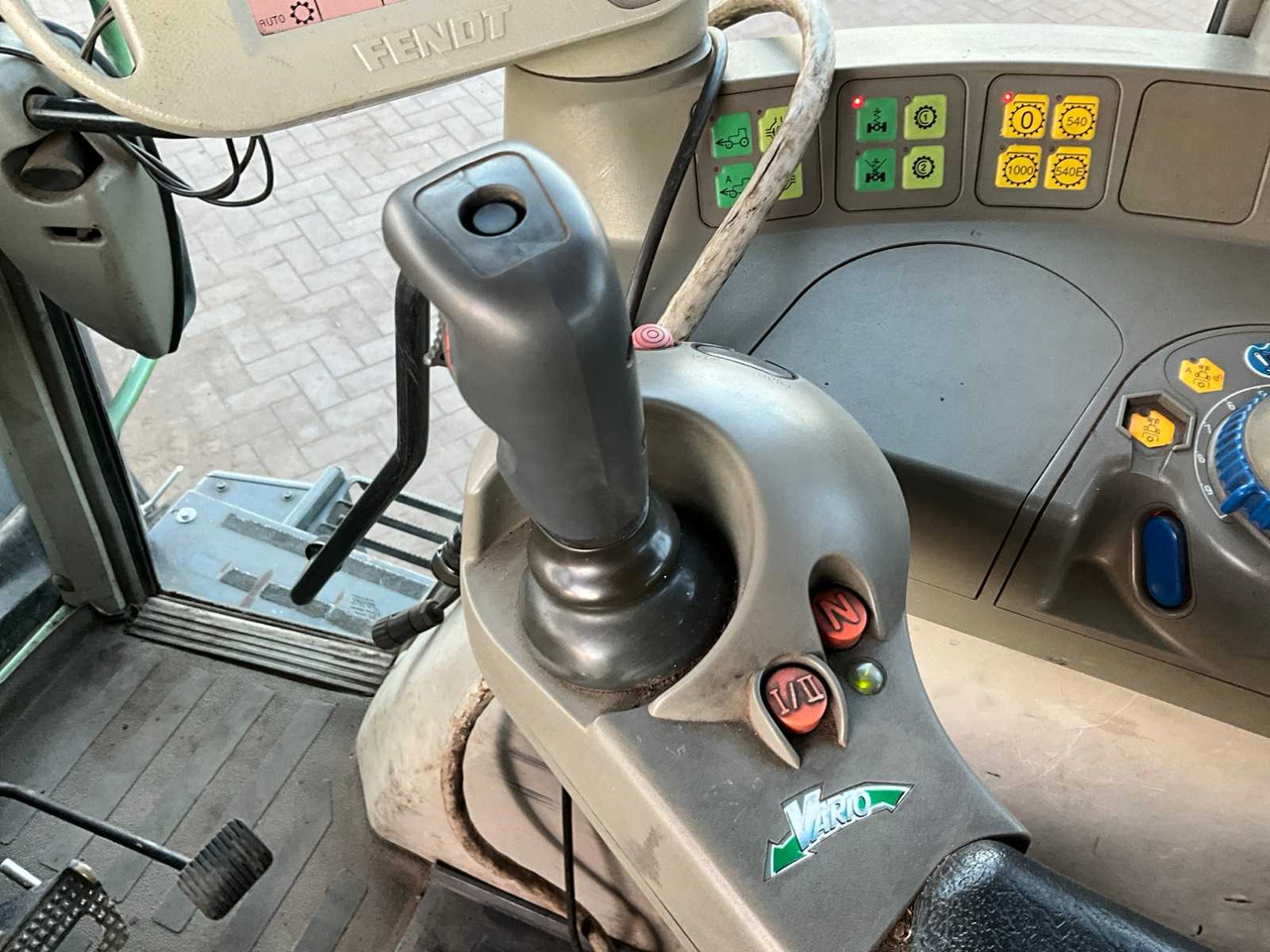 Traktor FENDT ALL-WHEEL DRIVE AGRICULTURAL TRACTOR (C): das Bild 19 Traktor FENDT ALL-WHEEL DRIVE AGRICULTURAL TRACTOR (C): das Bild 19