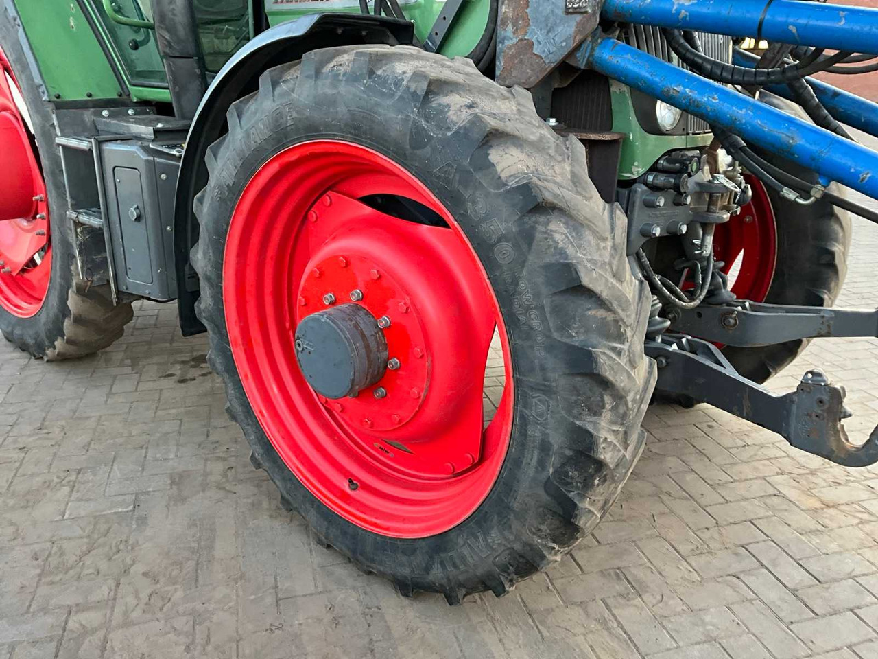 Traktor FENDT ALL-WHEEL DRIVE AGRICULTURAL TRACTOR (C): das Bild 12 Traktor FENDT ALL-WHEEL DRIVE AGRICULTURAL TRACTOR (C): das Bild 12