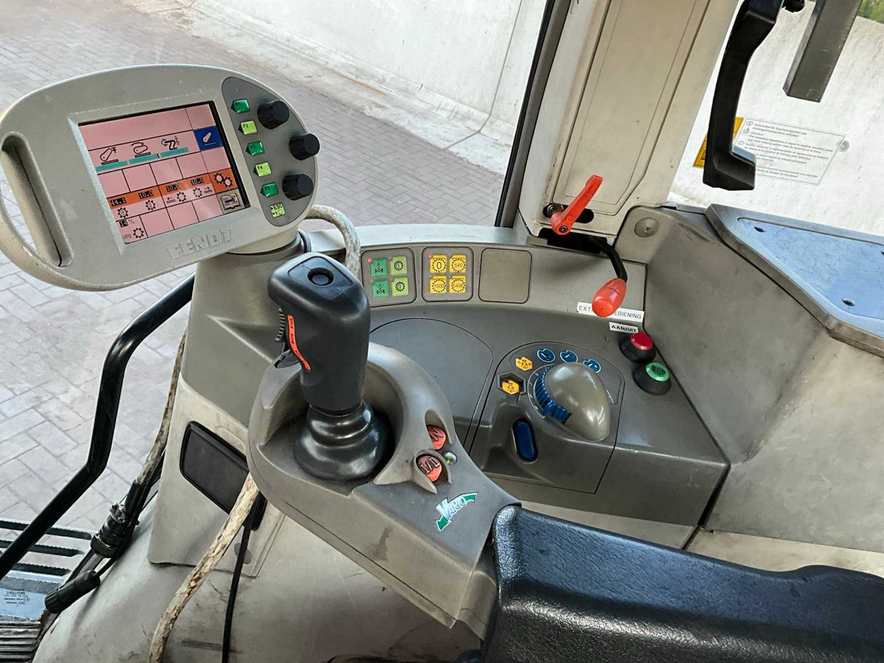 Traktor FENDT ALL-WHEEL DRIVE AGRICULTURAL TRACTOR (C): das Bild 16 Traktor FENDT ALL-WHEEL DRIVE AGRICULTURAL TRACTOR (C): das Bild 16