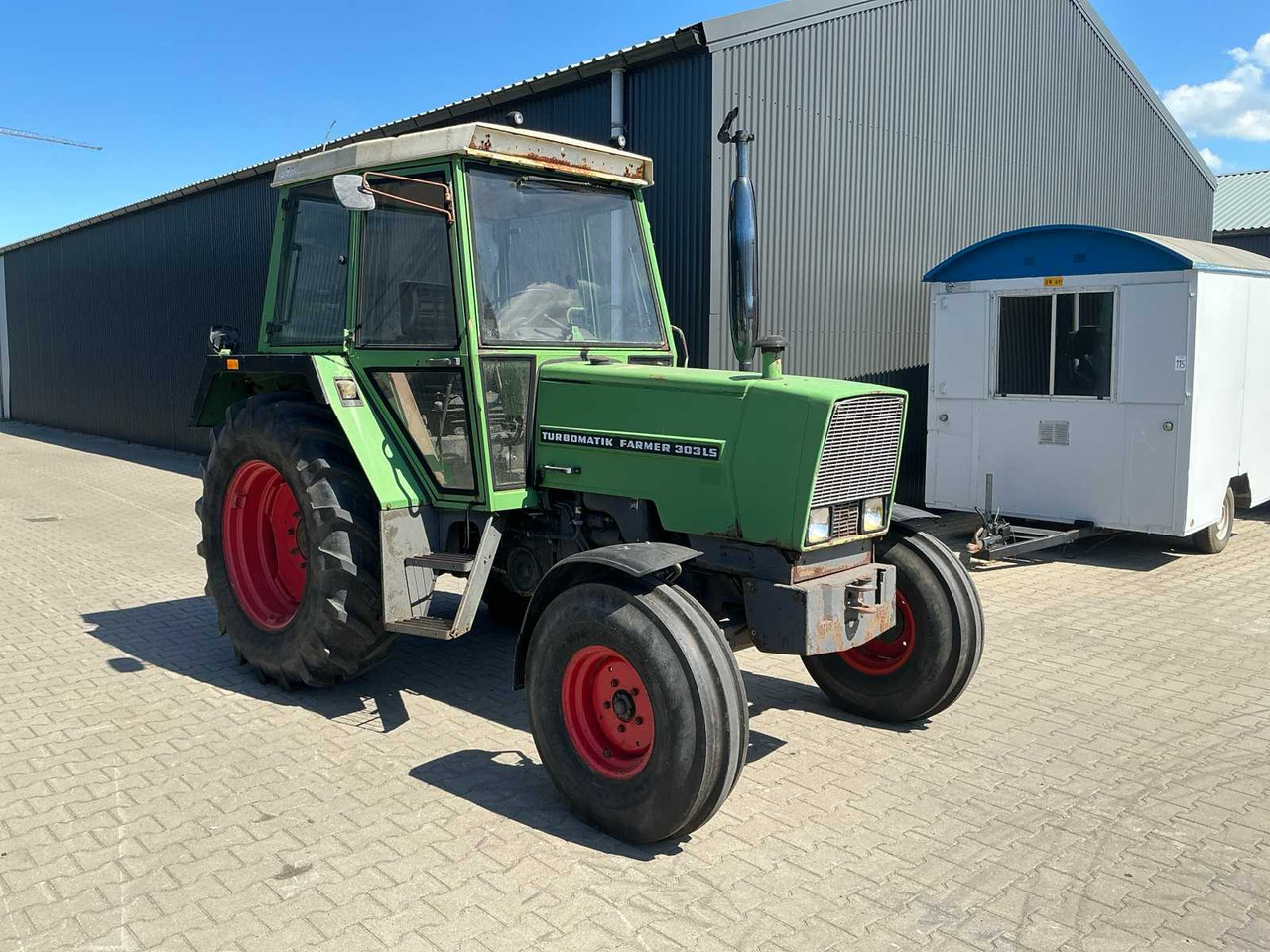 Fendt Farmer 303LS Turbomatic - Traktor: das Bild 2 Fendt Farmer 303LS Turbomatic - Traktor: das Bild 2