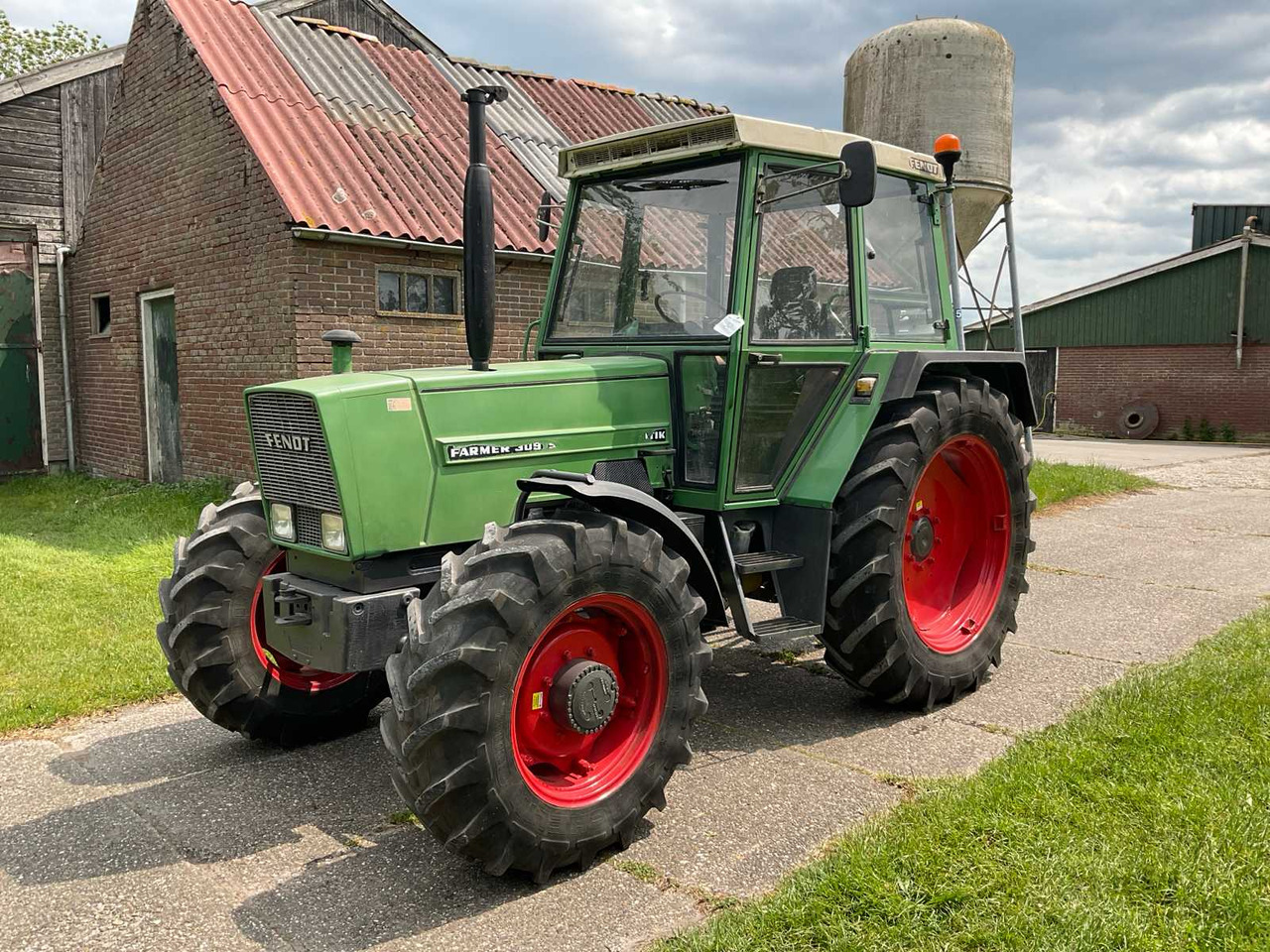 Fendt Farmer 309LS Turbomatik - Traktor: das Bild 1 Fendt Farmer 309LS Turbomatik - Traktor: das Bild 1