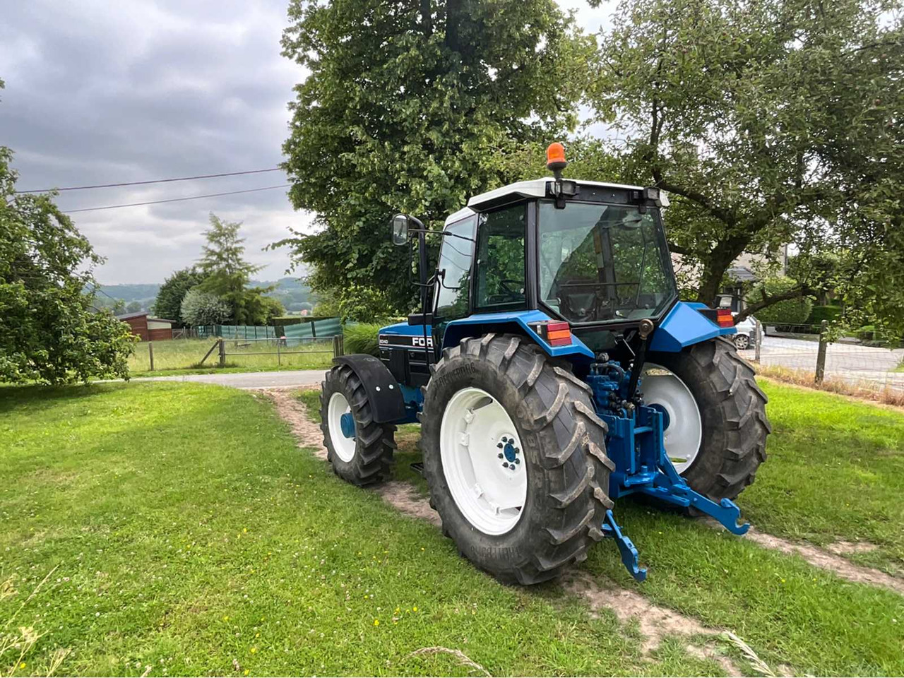 Ford 8340 - Traktor: das Bild 3 Ford 8340 - Traktor: das Bild 3
