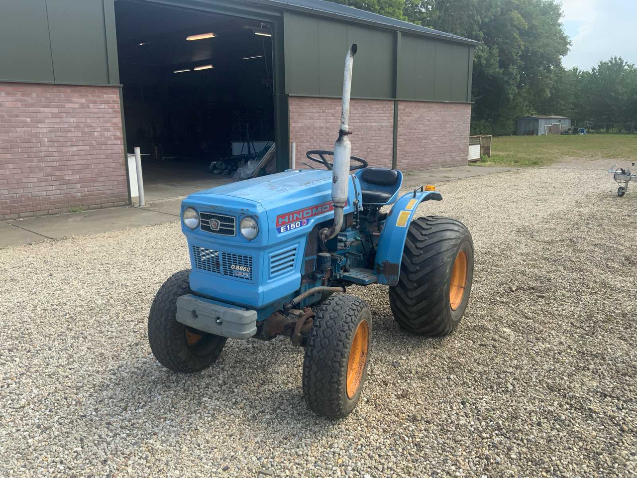 Hinomoto E150D - Kleintraktor: das Bild 1 Hinomoto E150D - Kleintraktor: das Bild 1