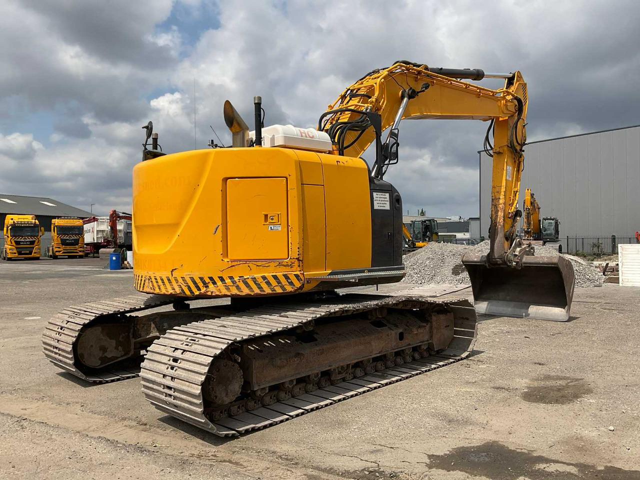 Hitachi ZX225USLC-5B - Kettenbagger: das Bild 3 Hitachi ZX225USLC-5B - Kettenbagger: das Bild 3