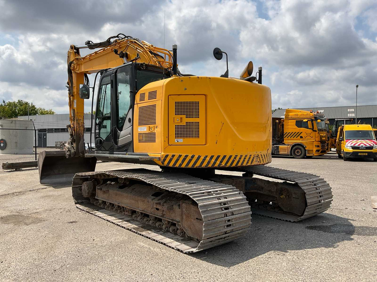 Hitachi ZX225USLC-5B - Kettenbagger: das Bild 4 Hitachi ZX225USLC-5B - Kettenbagger: das Bild 4