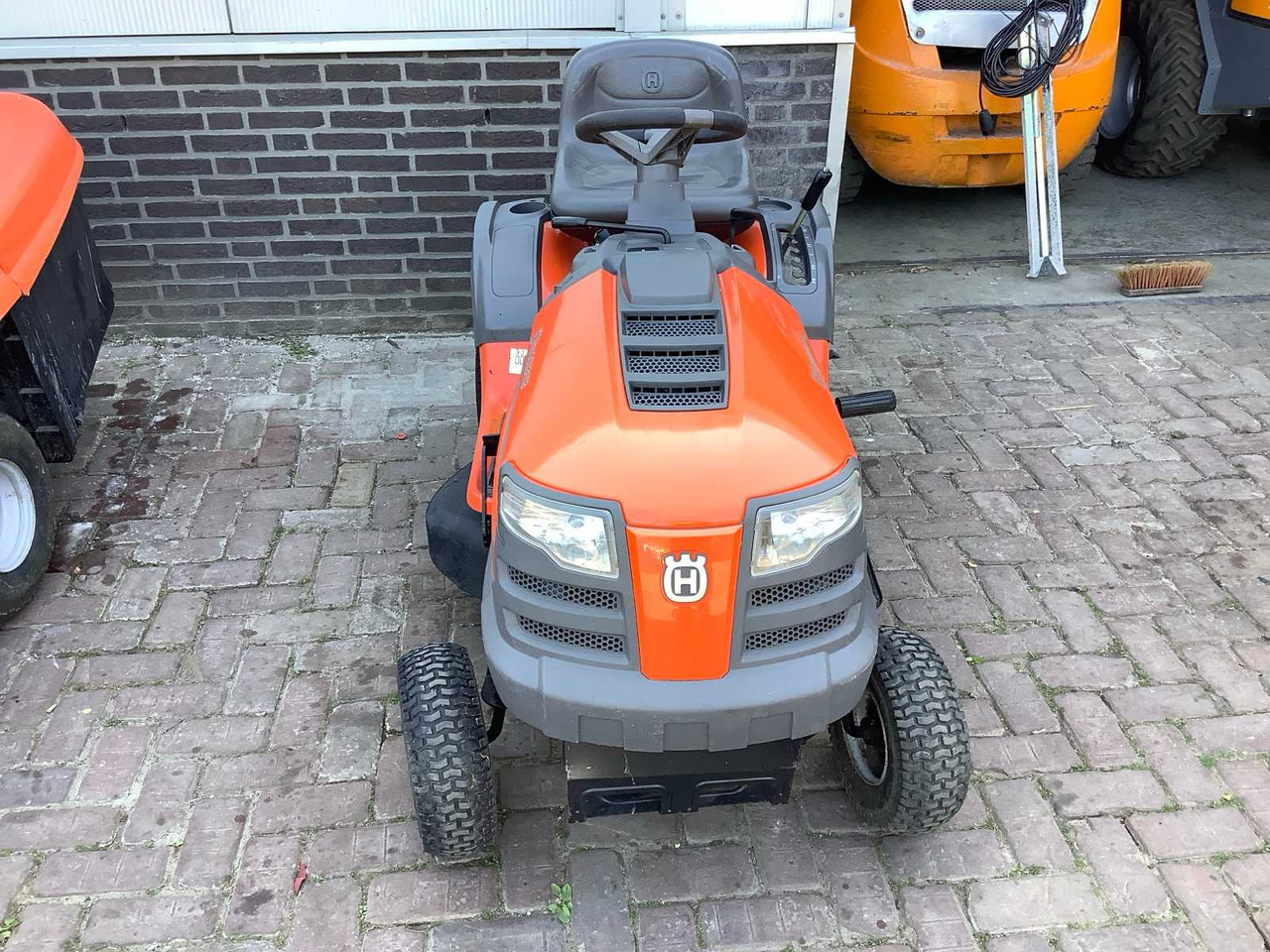 Husqvarna LTH12 - Rasenmäher: das Bild 2 Husqvarna LTH12 - Rasenmäher: das Bild 2