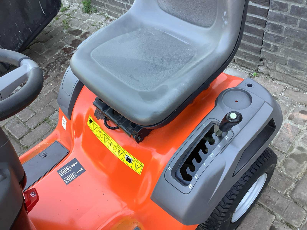 Husqvarna LTH12 - Rasenmäher: das Bild 3 Husqvarna LTH12 - Rasenmäher: das Bild 3