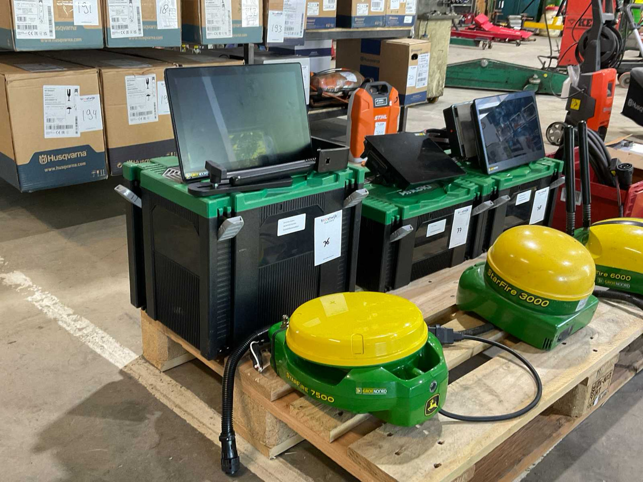 John Deere StarFire 7500 / G5 Plus - Frontlader für Traktor: das Bild 1 John Deere StarFire 7500 / G5 Plus - Frontlader für Traktor: das Bild 1
