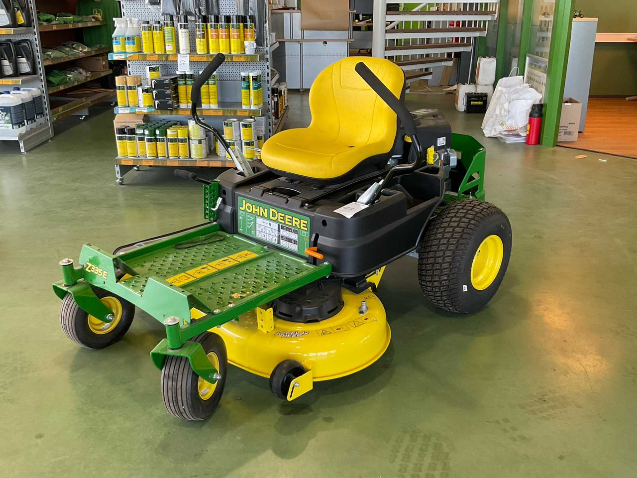 John Deere Z335E - Rasenmäher: das Bild 1 John Deere Z335E - Rasenmäher: das Bild 1
