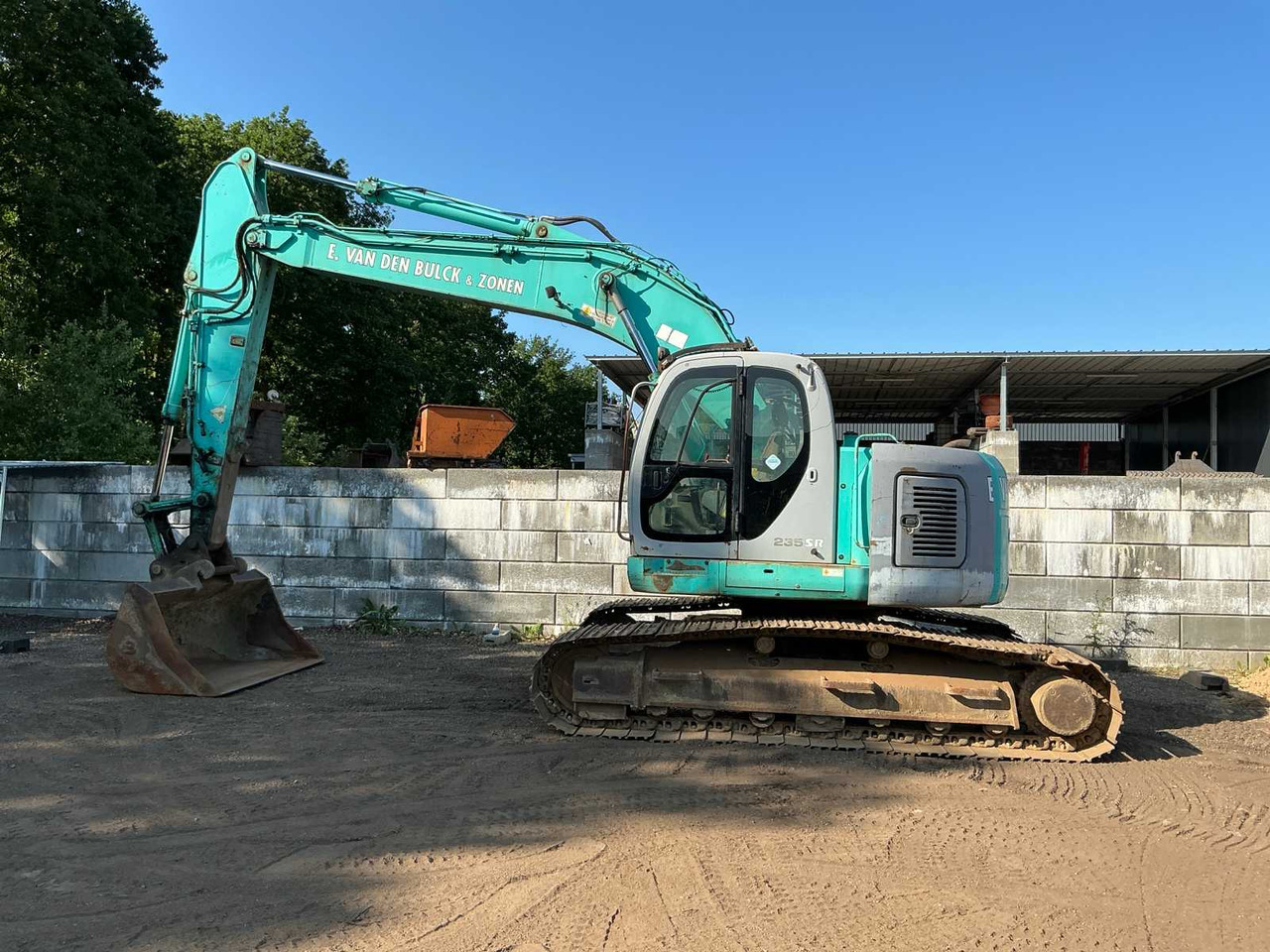 Kobelco SK235SR - Kettenbagger: das Bild 2 Kobelco SK235SR - Kettenbagger: das Bild 2
