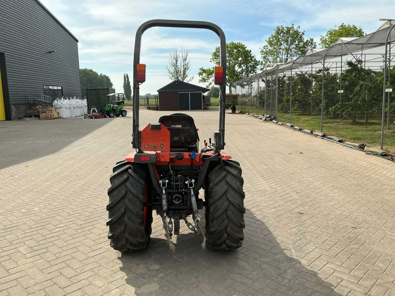 Kubota B2400 - Kleintraktor: das Bild 4 Kubota B2400 - Kleintraktor: das Bild 4