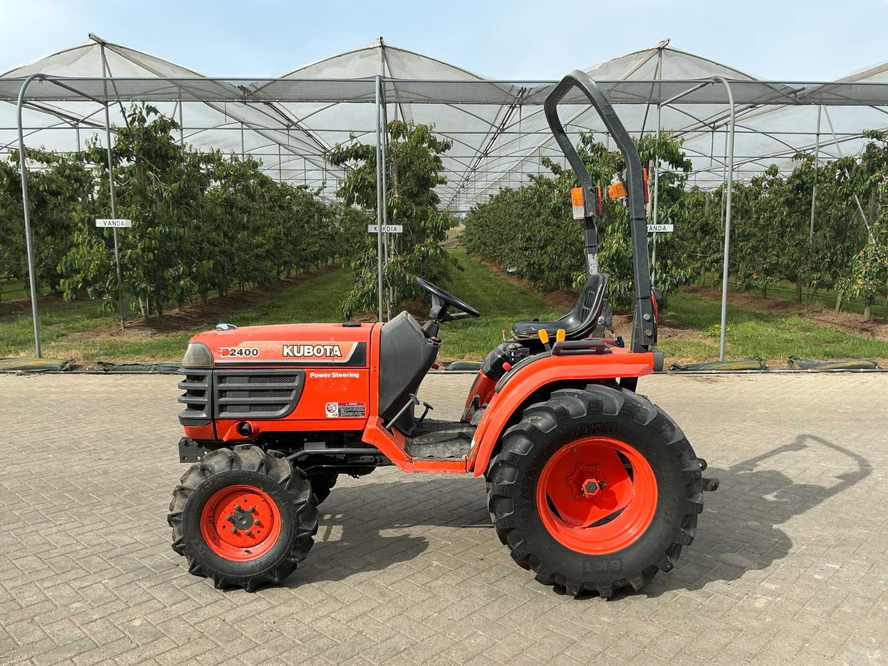Kubota B2400 - Kleintraktor: das Bild 2 Kubota B2400 - Kleintraktor: das Bild 2