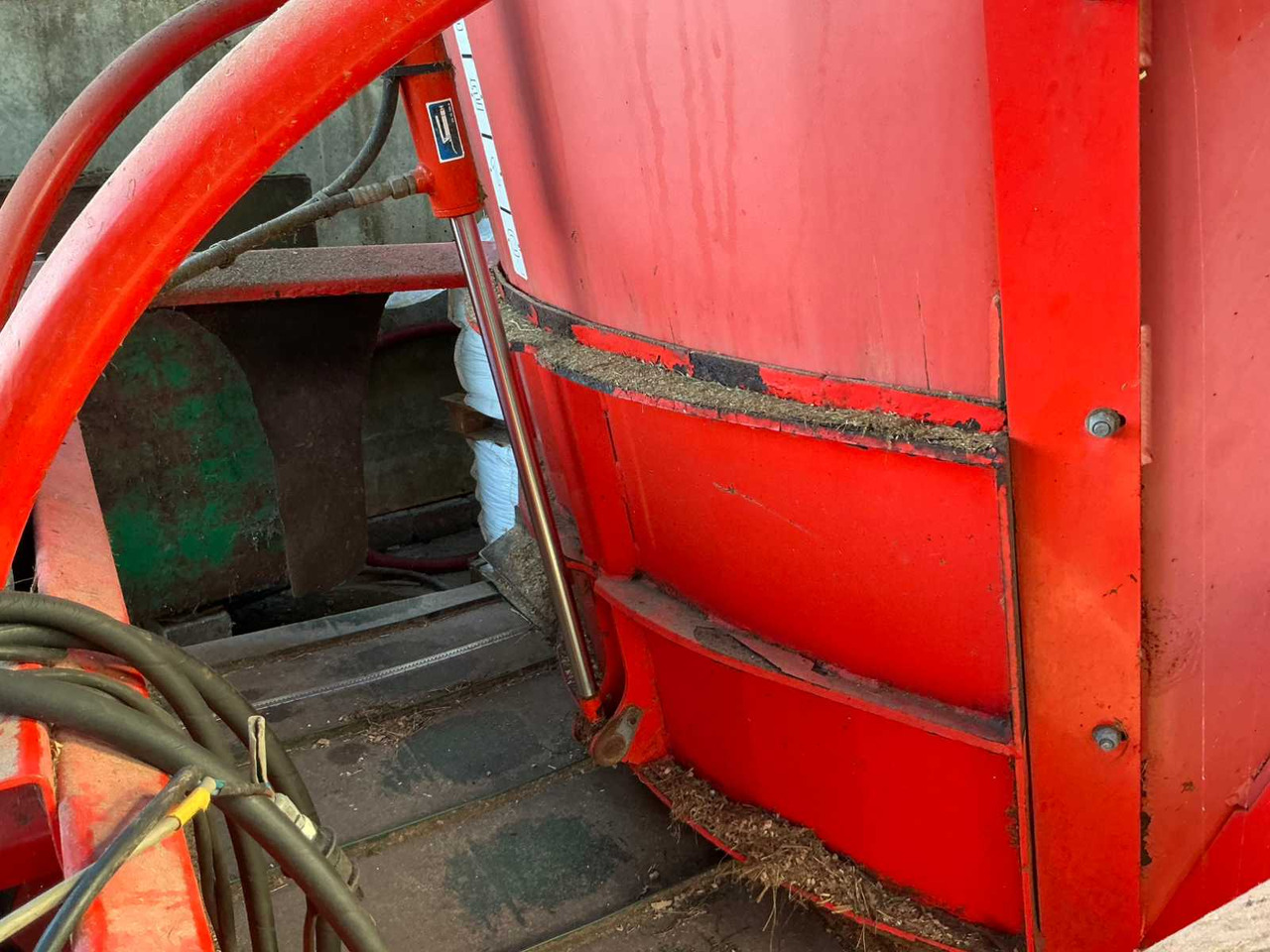Futtermischwagen Kuhn Euvi85: das Bild 8
