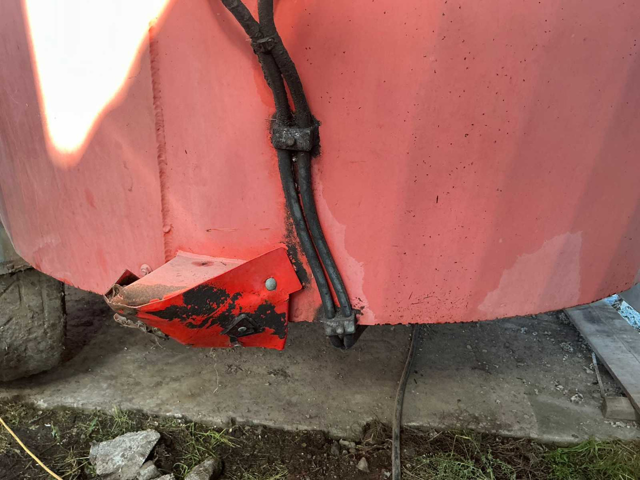Futtermischwagen Kuhn Euvi85: das Bild 13