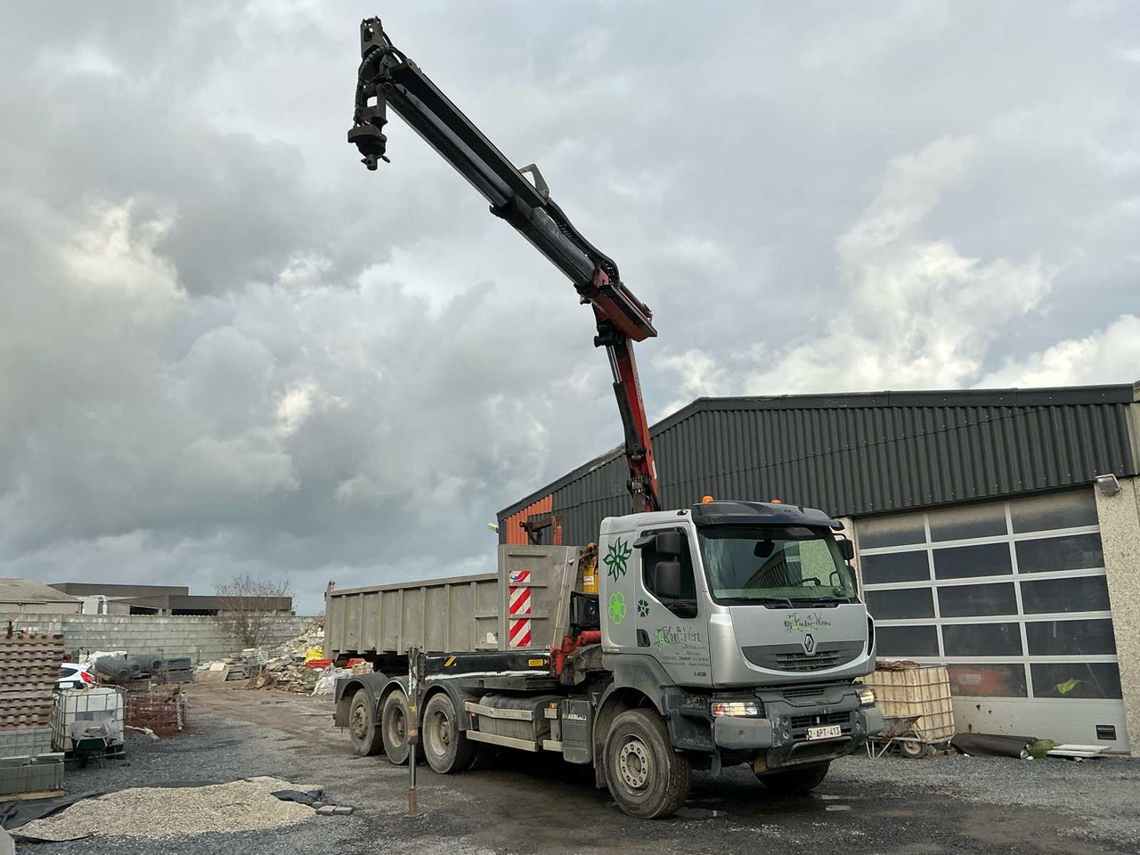 2011 RENAULT KERAX 460 TRIDEM TRUCK WITH CRANE AND CONTAINER - LKW: das Bild 2 2011 RENAULT KERAX 460 TRIDEM TRUCK WITH CRANE AND CONTAINER - LKW: das Bild 2
