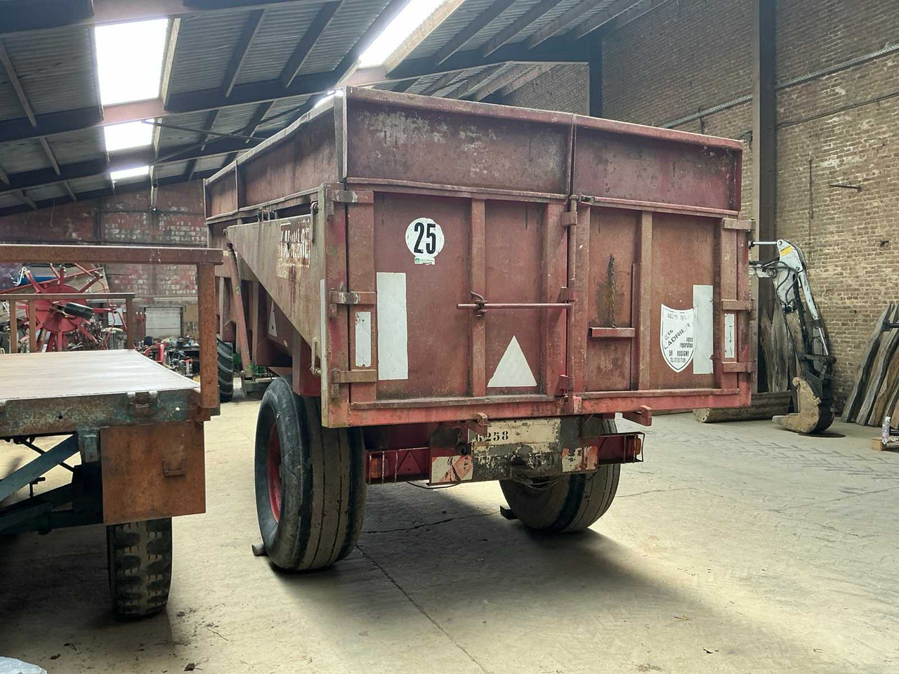 MAM BM10 - Landwirtschaftlicher Kipper: das Bild 2 MAM BM10 - Landwirtschaftlicher Kipper: das Bild 2