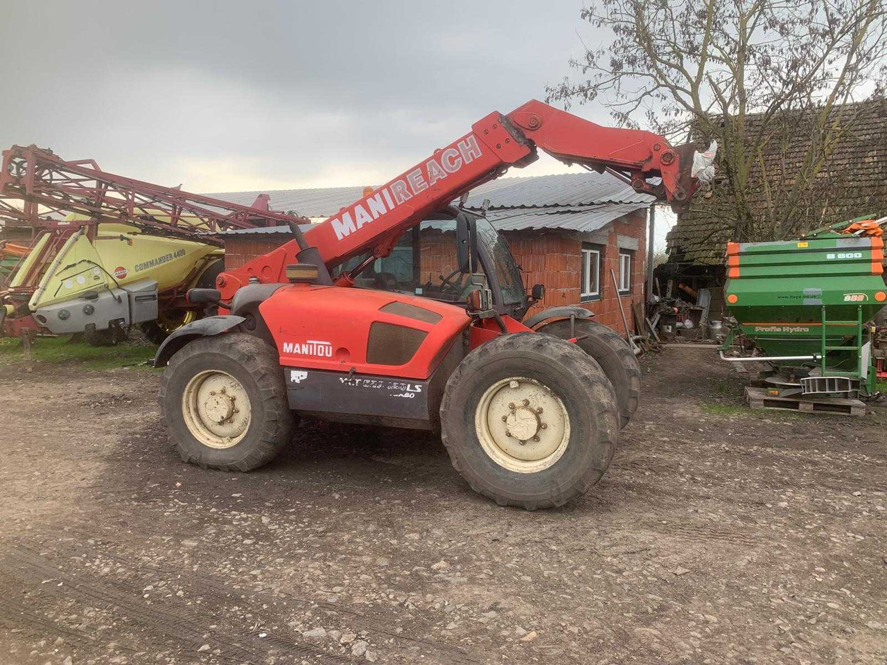 MANITOU - Frontlader für Traktor: das Bild 2 MANITOU - Frontlader für Traktor: das Bild 2