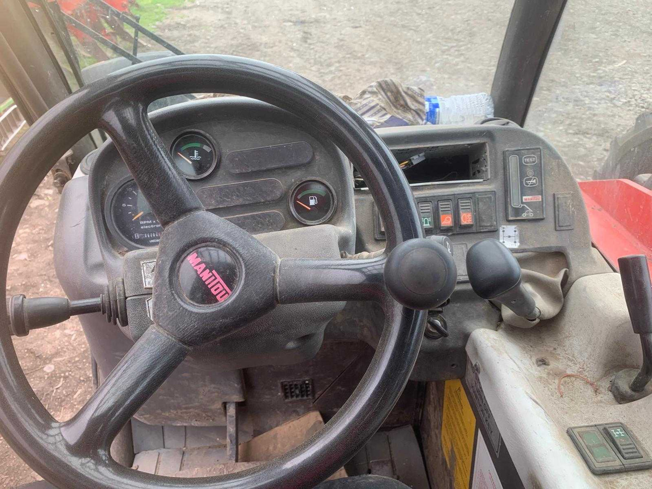 MANITOU - Frontlader für Traktor: das Bild 5 MANITOU - Frontlader für Traktor: das Bild 5