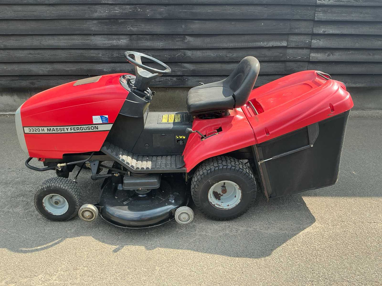 Massey Ferguson MF 122 Hydro - Rasenmäher: das Bild 2 Massey Ferguson MF 122 Hydro - Rasenmäher: das Bild 2
