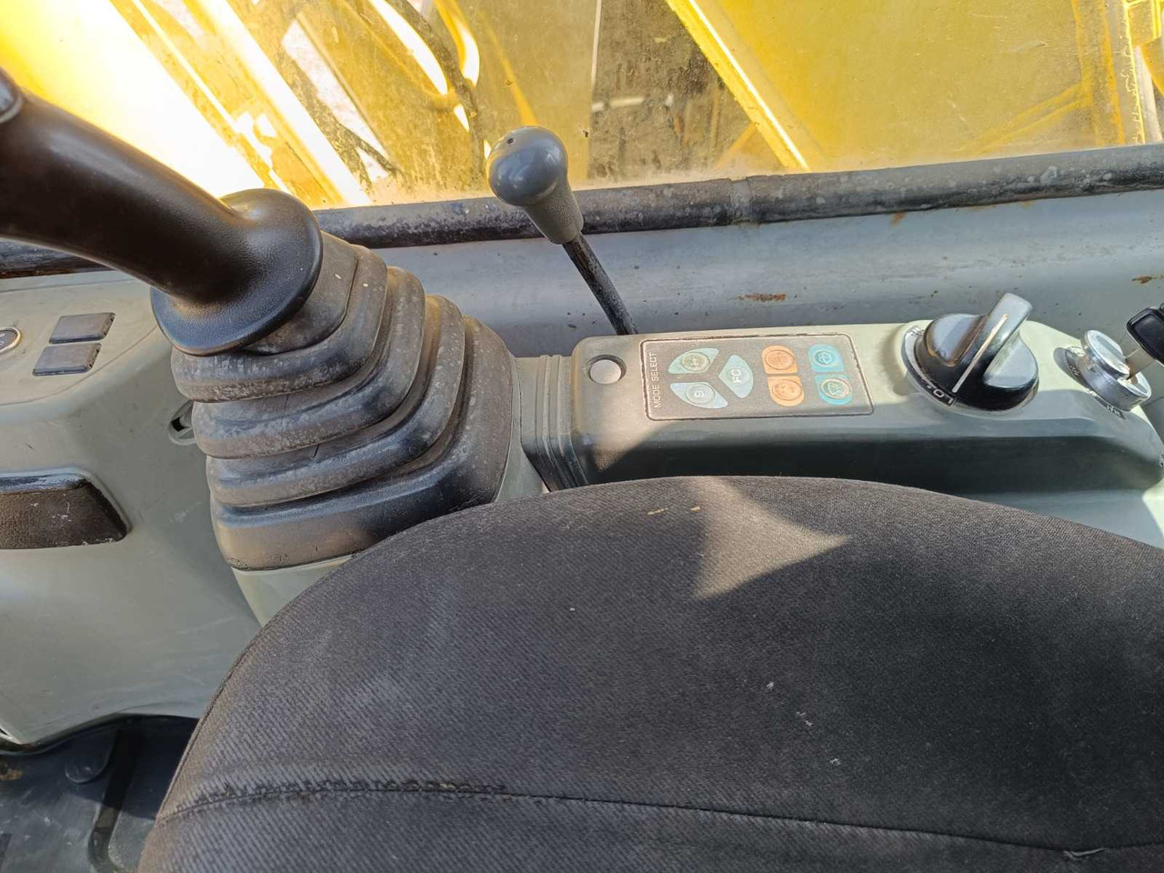 Bagger NEW HOLLAND KOBELCO - E-135-SR - TRACKED EXCAVATOR - 2011: das Bild 17