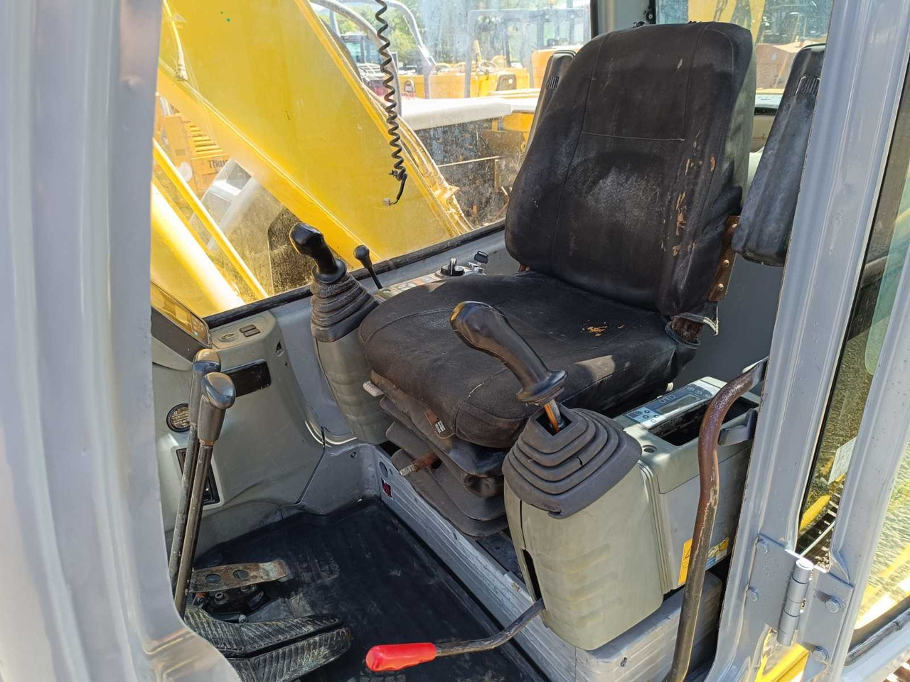 Bagger NEW HOLLAND KOBELCO - E-135-SR - TRACKED EXCAVATOR - 2011: das Bild 15