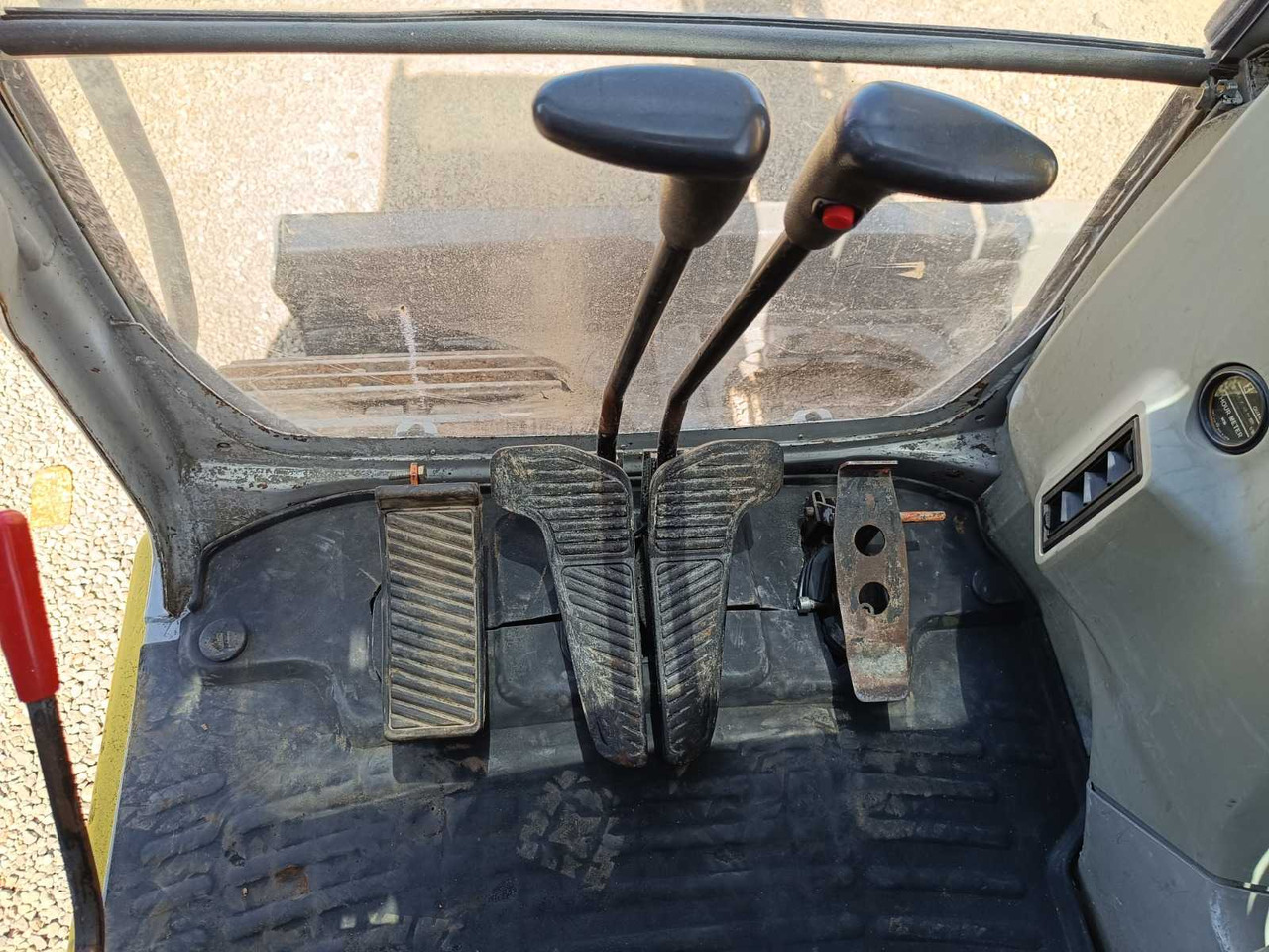 Bagger NEW HOLLAND KOBELCO - E-135-SR - TRACKED EXCAVATOR - 2011: das Bild 18