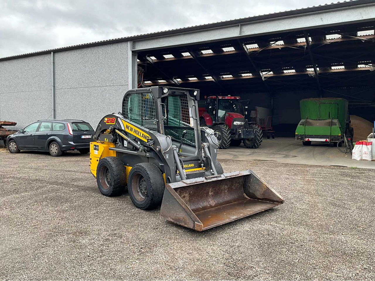 New Holland L218 LOADER - Kompaktlader: das Bild 4 New Holland L218 LOADER - Kompaktlader: das Bild 4