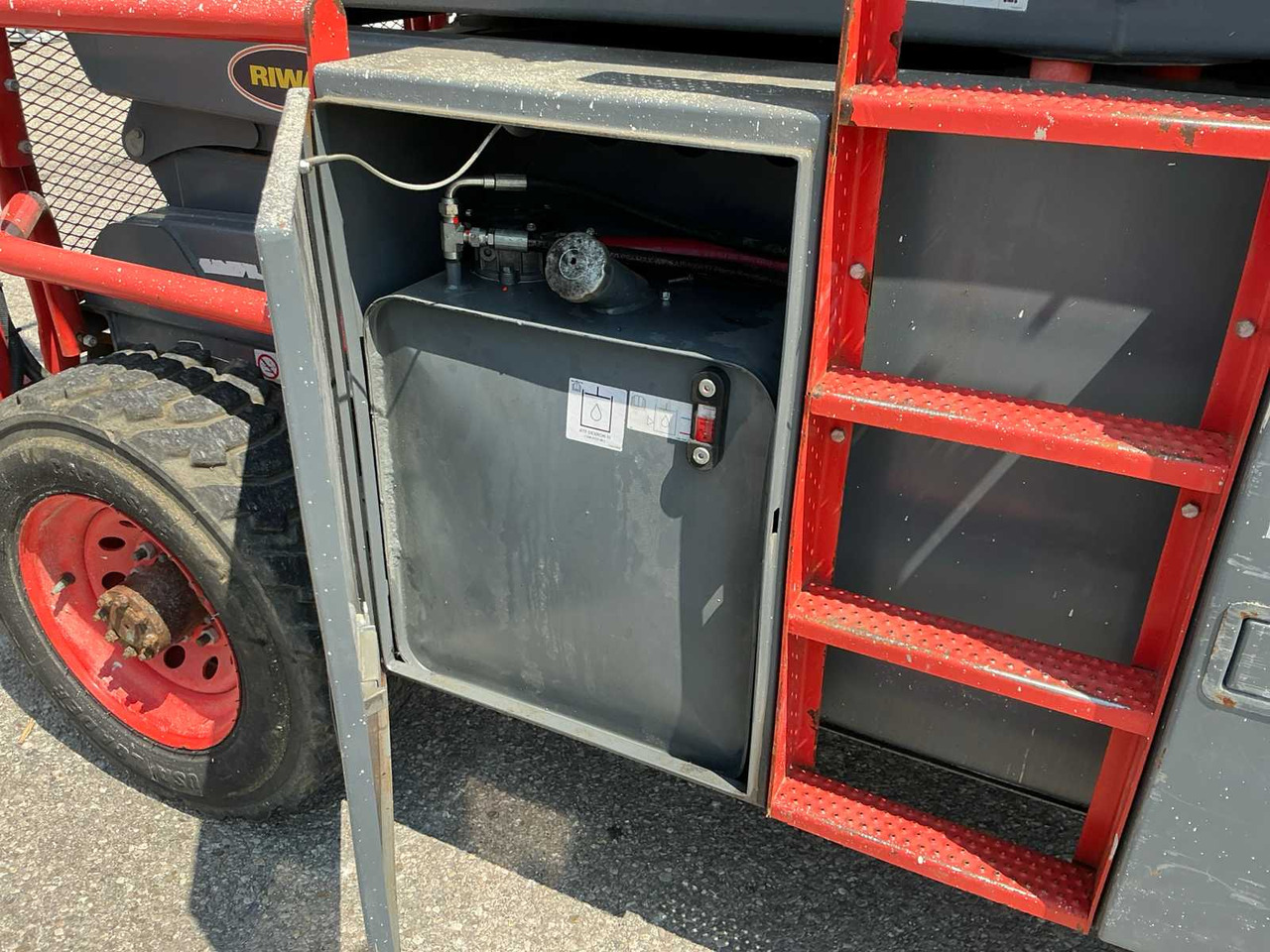 Arbeitsbühne Skyjack SJ8841 RT 4x4: das Bild 11