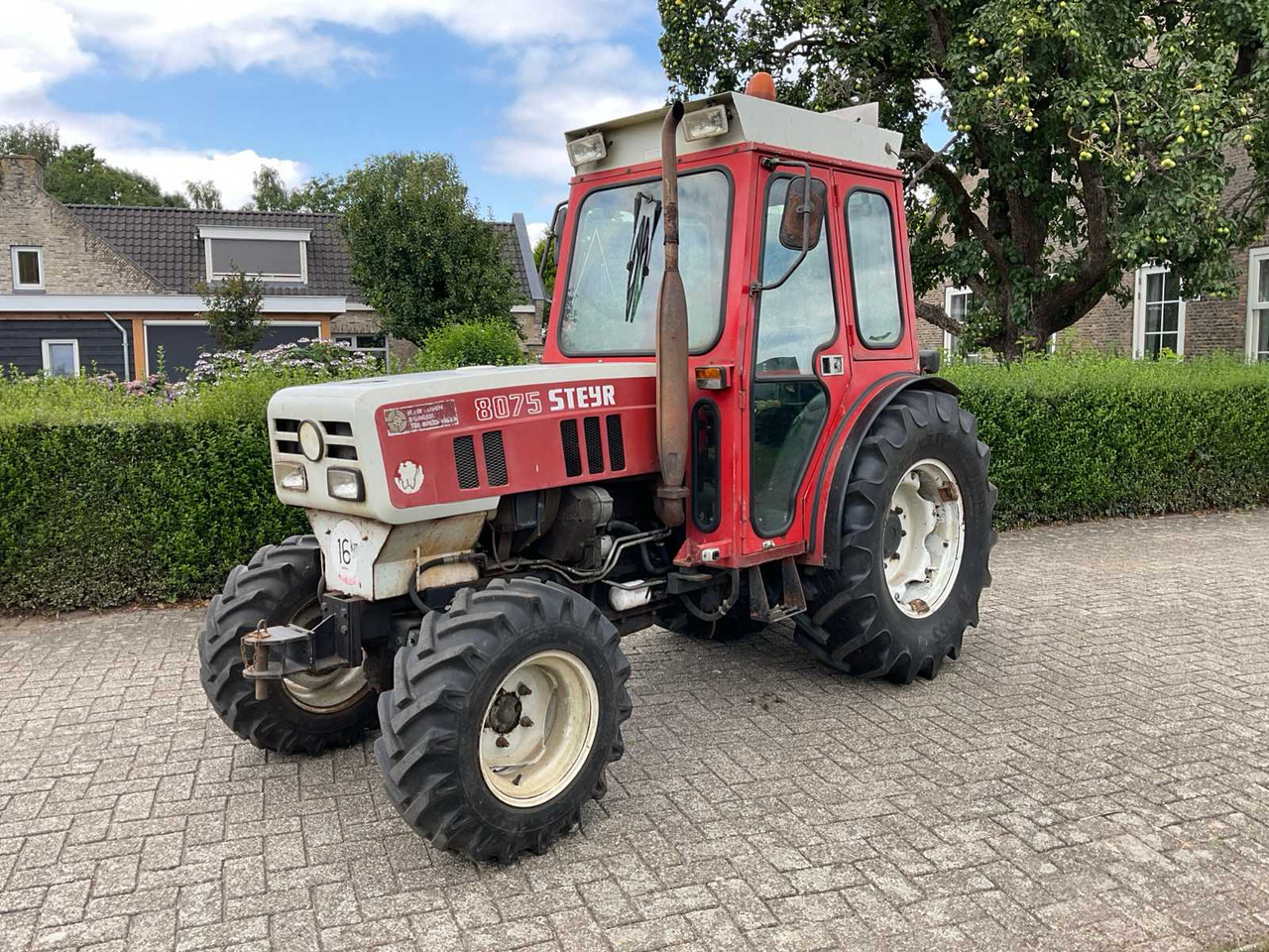 Steyr 8075 - Kleintraktor: das Bild 1 Steyr 8075 - Kleintraktor: das Bild 1