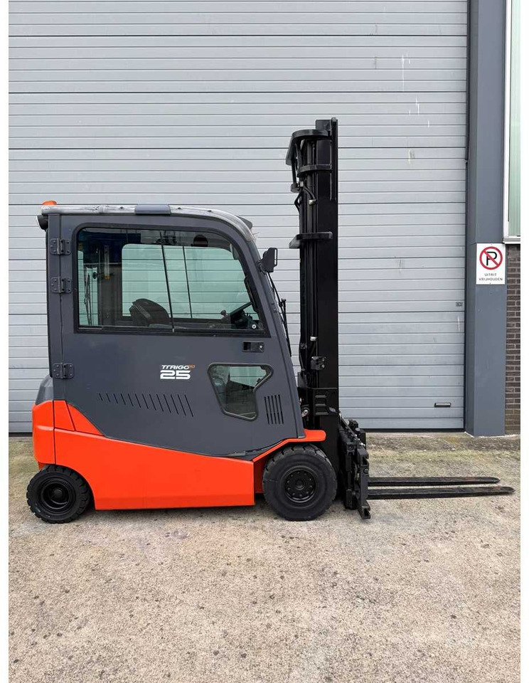 TOYOTA - 2013 - 8-FBMT-25 - FORK POSITIONER, SIDE-SHIFT - FORKLIFT - Gabelstapler: das Bild 5 TOYOTA - 2013 - 8-FBMT-25 - FORK POSITIONER, SIDE-SHIFT - FORKLIFT - Gabelstapler: das Bild 5