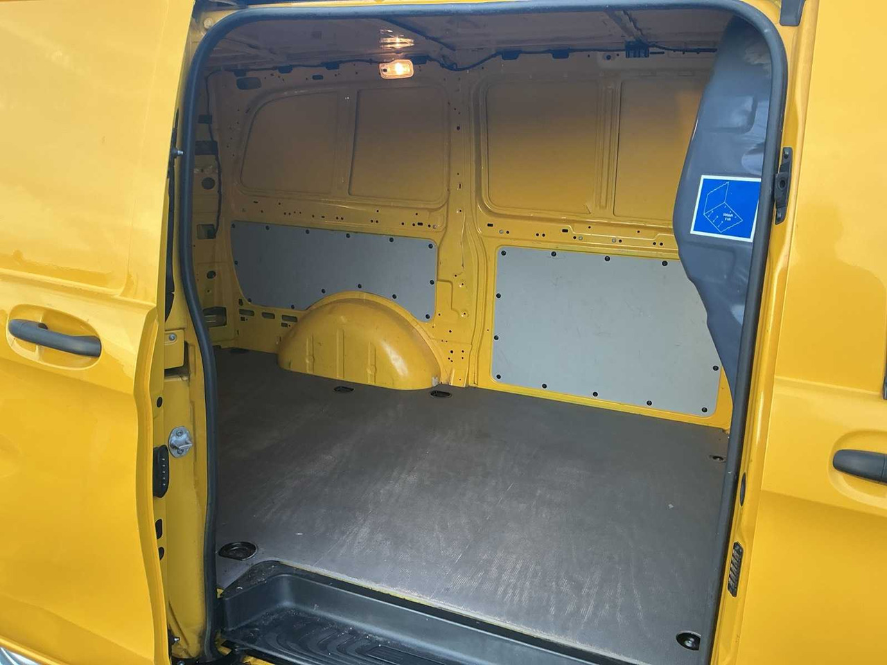 Transporter 2020 - MERCEDES-BENZ - EVITO - EVITO LONG 41KWH - COMMERCIAL VEHICLE: das Bild 6