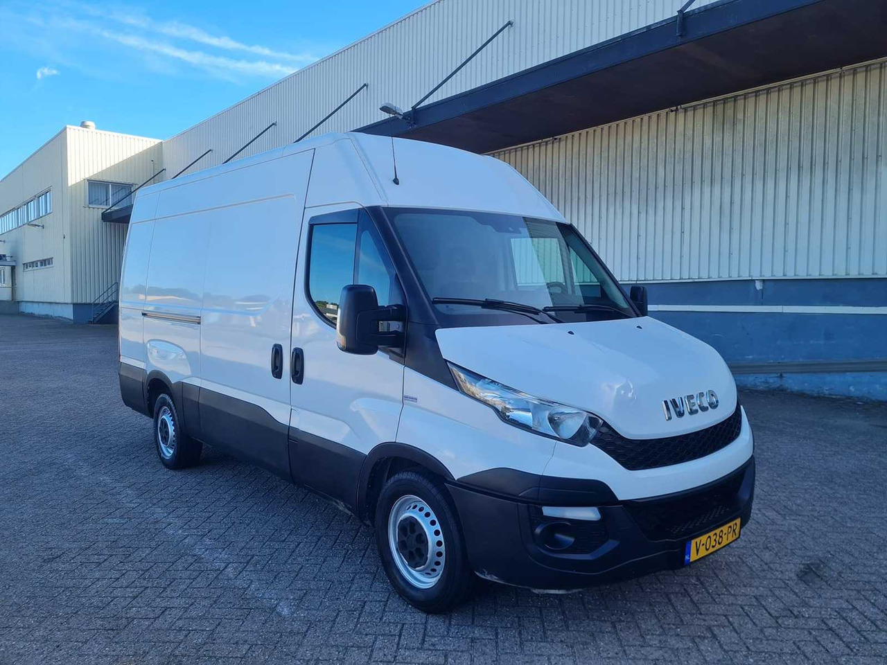 IVECO - DAILY - 35S15V 2.3 352 H2 L - V-038-PR - Transporter: das Bild 2 IVECO - DAILY - 35S15V 2.3 352 H2 L - V-038-PR - Transporter: das Bild 2