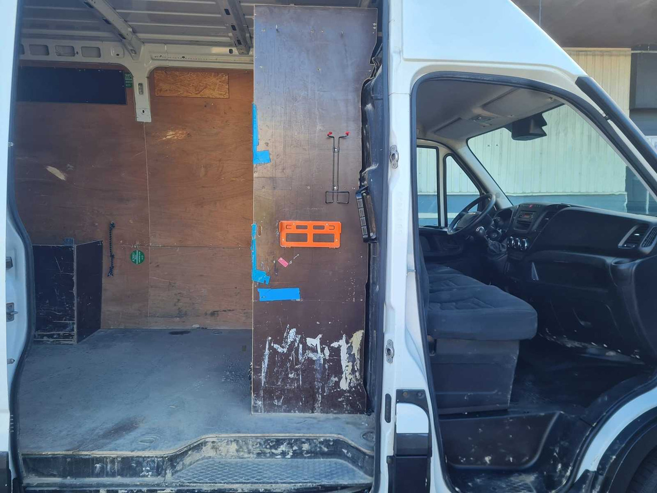 IVECO - DAILY - 35S15V 2.3 352 H2 L - V-038-PR - Transporter: das Bild 5 IVECO - DAILY - 35S15V 2.3 352 H2 L - V-038-PR - Transporter: das Bild 5