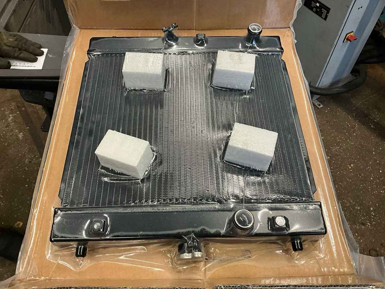 VOLVO - ECR25D - RADIATOR (2X) - Minibagger: das Bild 1 VOLVO - ECR25D - RADIATOR (2X) - Minibagger: das Bild 1