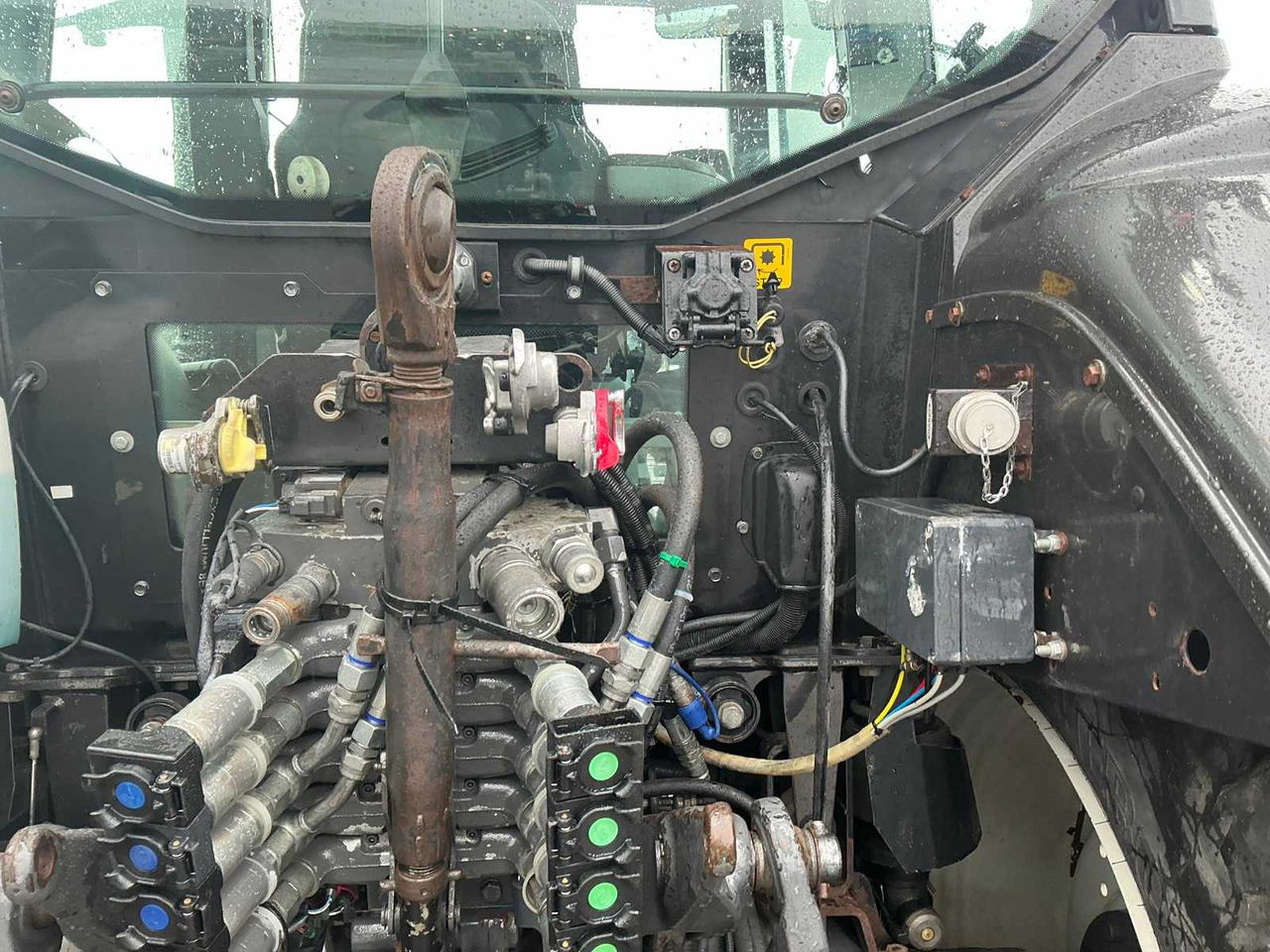 Traktor Valtra T163: das Bild 12