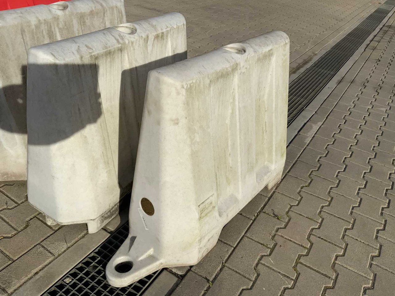 Weightable plastic barriers (35x) - Baugeräte: das Bild 3 Weightable plastic barriers (35x) - Baugeräte: das Bild 3
