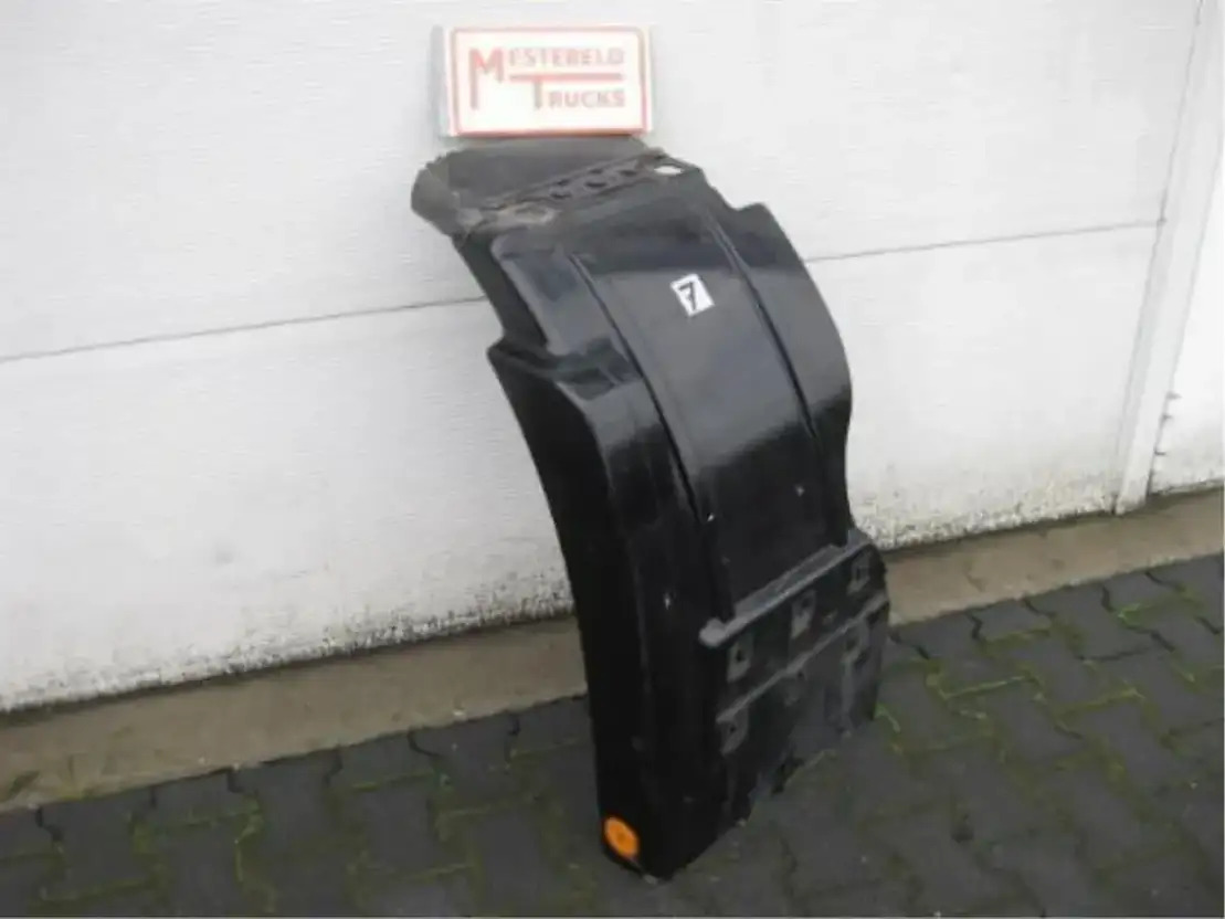 Mercedes-Benz Voorwielspatbord MP2 links - Fahrerhaus und Interieur für LKW: das Bild 1 Mercedes-Benz Voorwielspatbord MP2 links - Fahrerhaus und Interieur für LKW: das Bild 1