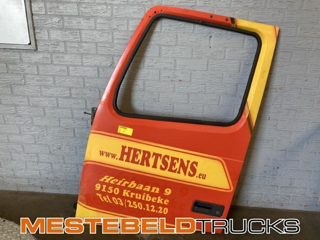 Volvo Deur rechts - Fahrerhaus und Interieur für LKW: das Bild 1 Volvo Deur rechts - Fahrerhaus und Interieur für LKW: das Bild 1