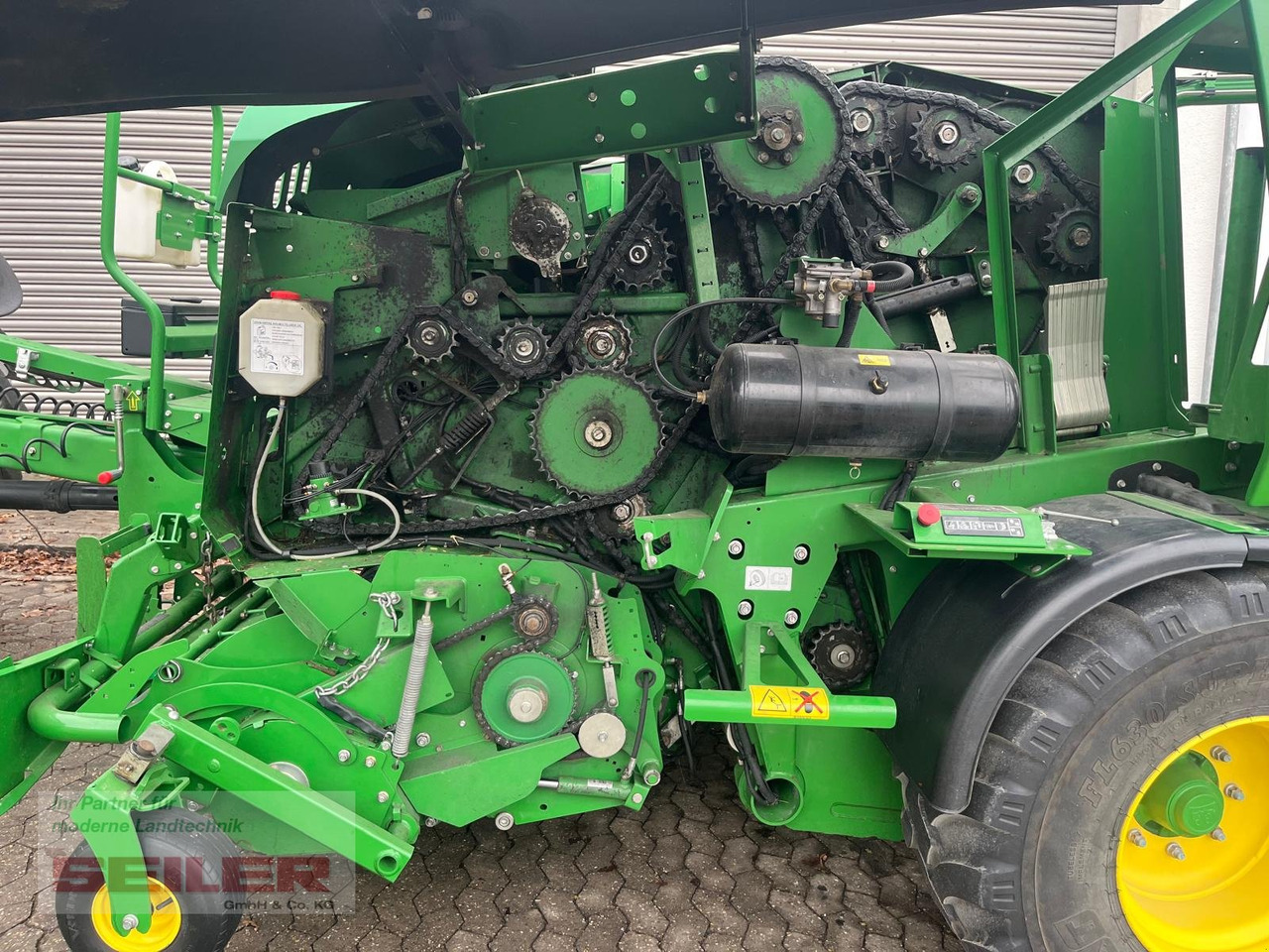 John Deere C441 R - Rundballenpresse: das Bild 4 John Deere C441 R - Rundballenpresse: das Bild 4