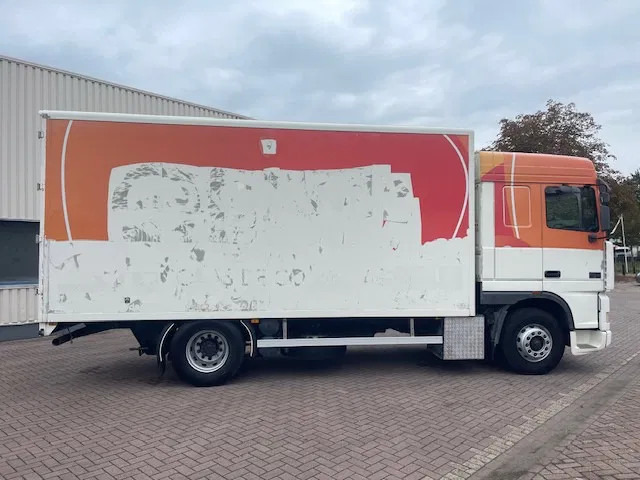 DAF XF 95.380 Euro 2 Manual-Gear - Koffer LKW: das Bild 2 DAF XF 95.380 Euro 2 Manual-Gear - Koffer LKW: das Bild 2