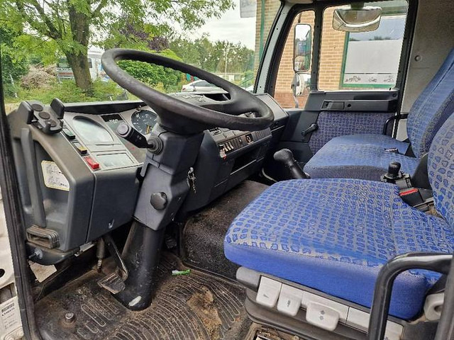 Innenraum Bild 1: Plane LKW MAN L2000 LE 8.180