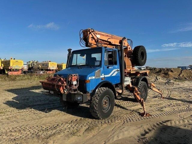 Unimog U 1450 4x4, Zug & Bergwinde, Kran, Greifer, AH - Baumaschine: das Bild 4 Unimog U 1450 4x4, Zug & Bergwinde, Kran, Greifer, AH - Baumaschine: das Bild 4