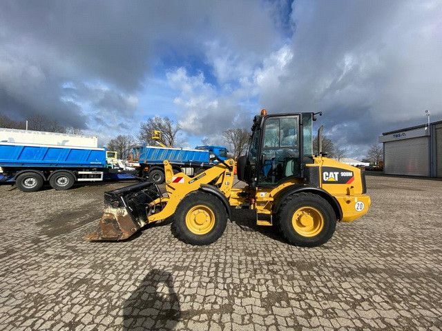 CAT 908M, 4+1 Schaufel, Palettengabel, wenig Std. - Radlader: das Bild 2 CAT 908M, 4+1 Schaufel, Palettengabel, wenig Std. - Radlader: das Bild 2