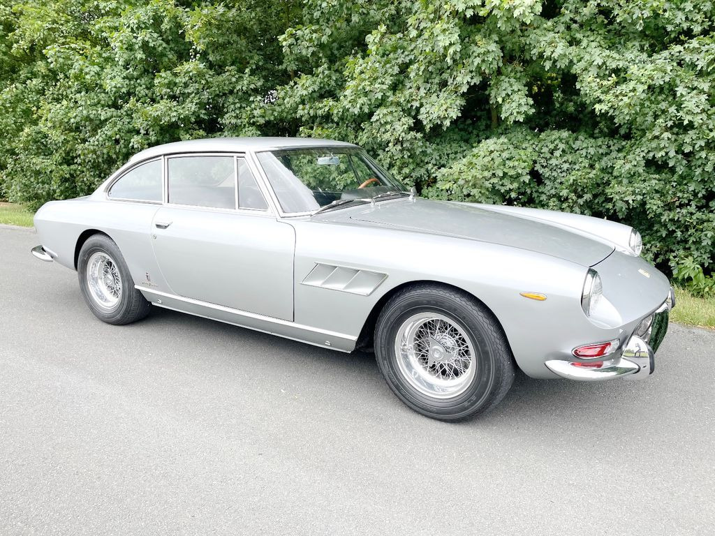 Ferrari 330 GT Coupe 2+2/TÜV neu/H-Zulassung - PKW: das Bild 2 Ferrari 330 GT Coupe 2+2/TÜV neu/H-Zulassung - PKW: das Bild 2
