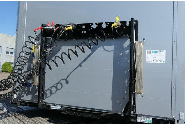 Kögel SN 24, Palettengasten, Luft-Lift, BPW, Edscha - Planenauflieger: das Bild 5 Kögel SN 24, Palettengasten, Luft-Lift, BPW, Edscha - Planenauflieger: das Bild 5