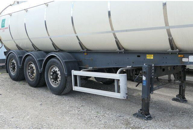 Menci SA 105, isoliert, 32m³, 4 Kammern, Alu-Felgen - Tankauflieger: das Bild 2 Menci SA 105, isoliert, 32m³, 4 Kammern, Alu-Felgen - Tankauflieger: das Bild 2